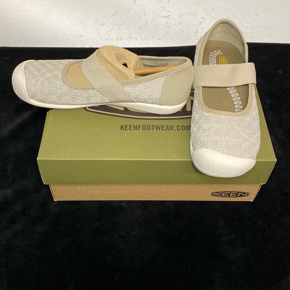 two pair of NWT Keen Sienna Mary Janes - Picture 1 of 3